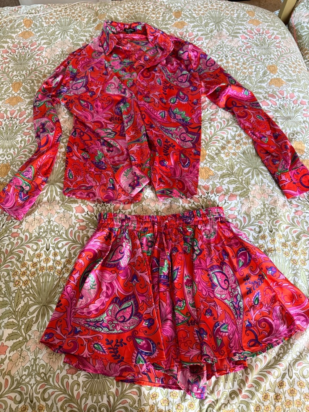 Boohoo Red & Pink Paisley Elastic-Waist Short Set
